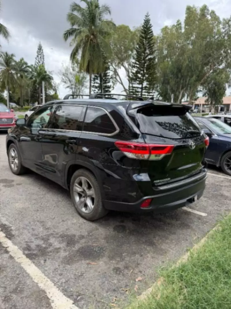 Toyota Highlander   - 2017