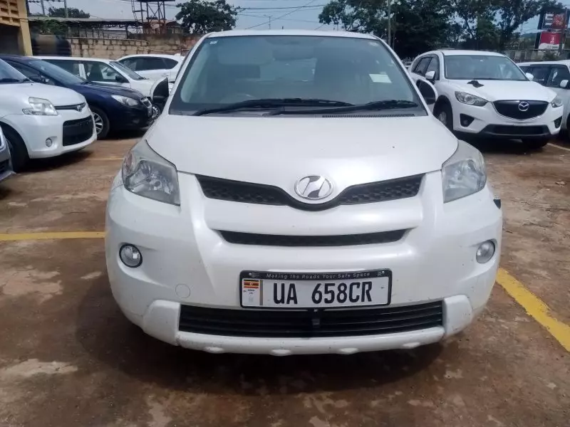 Toyota Ist    - 2011
