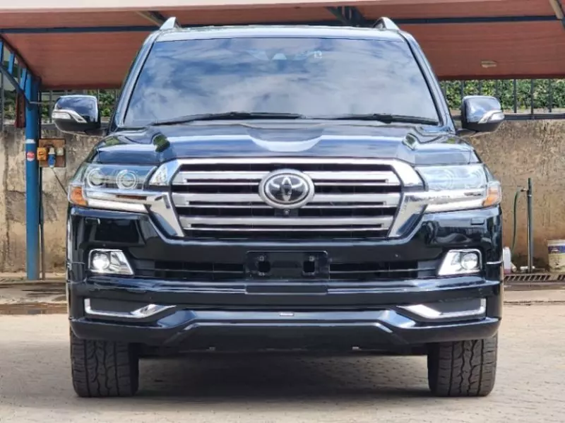 Toyota Land Cruiser   - 2017
