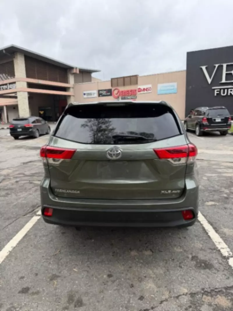 Toyota Highlander   - 2017