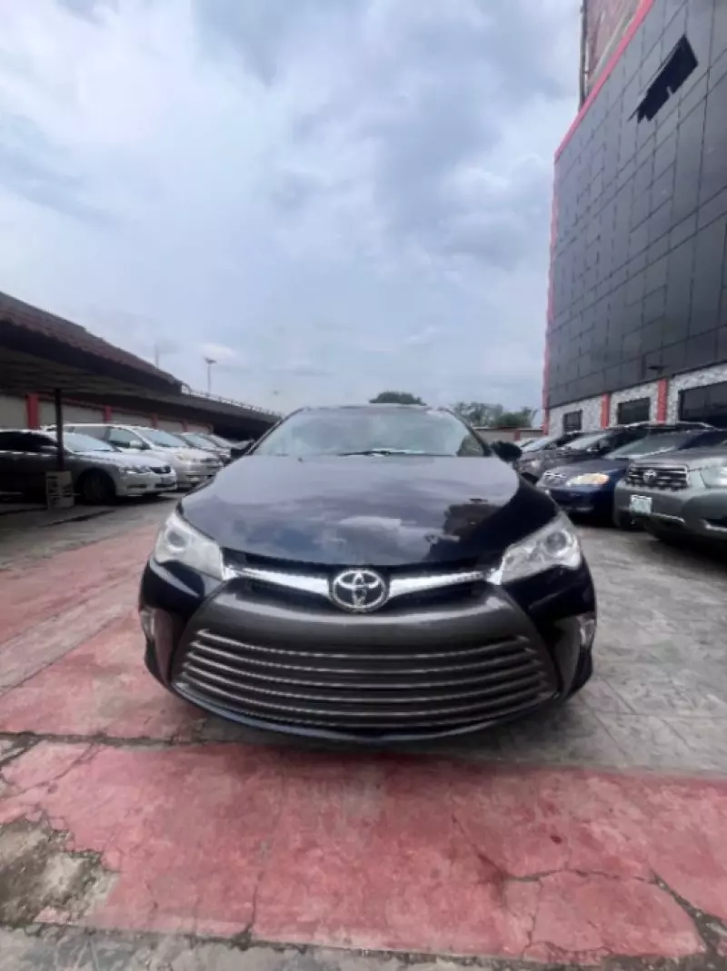 Toyota Camry   - 2016
