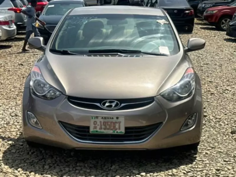 Hyundai Elantra   - 2013