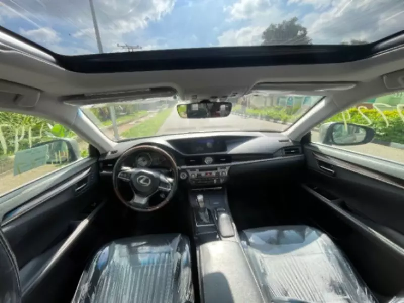 Lexus ES   - 2017