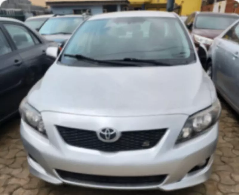 Toyota Corolla   - 2009