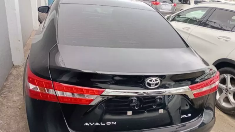 Toyota Avalon   - 2013