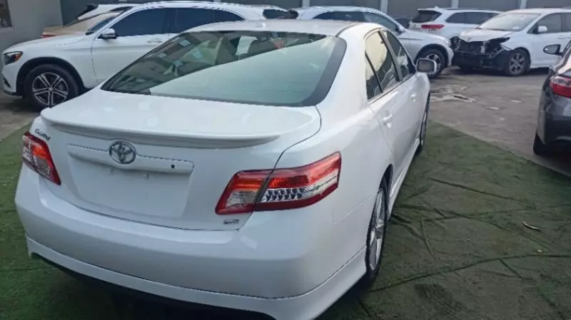 Toyota Camry   - 2011