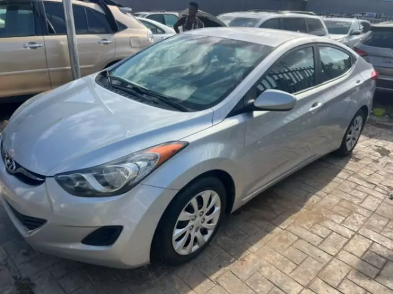 Hyundai Elantra   - 2013