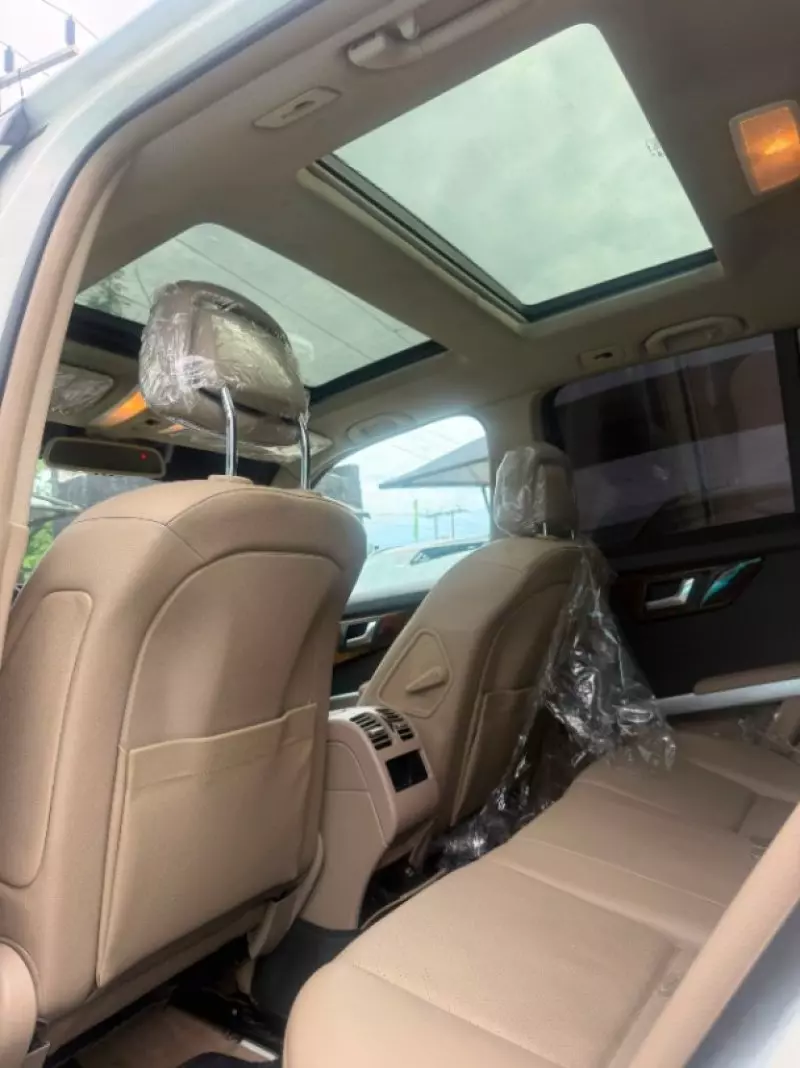 Mercedes-Benz GLK 350   - 2012