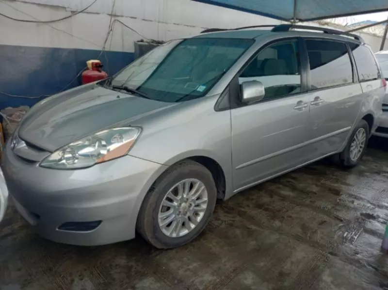 TOYOTA Sienna   - 2008