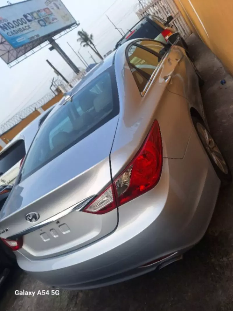 Hyundai Sonata   - 2013