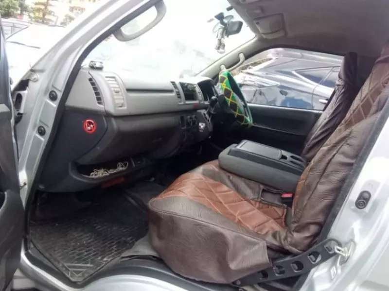 Toyota Hiace   - 2012