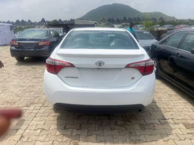 TOYOTA Corolla - 2015