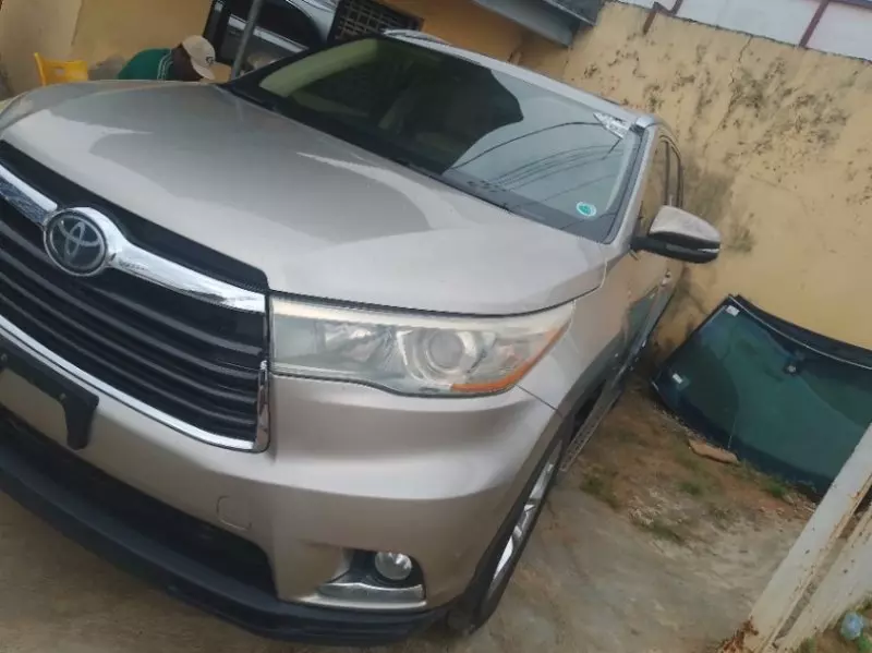 Toyota Highlander   - 2015