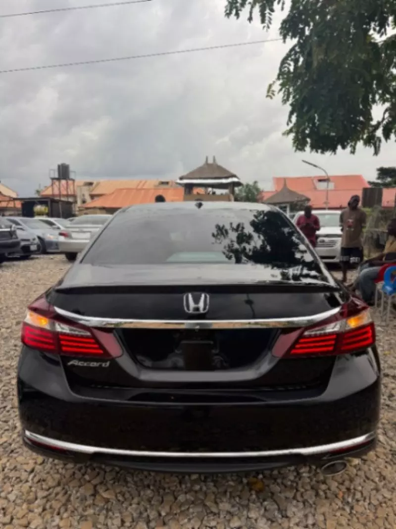 Honda Accord   - 2016