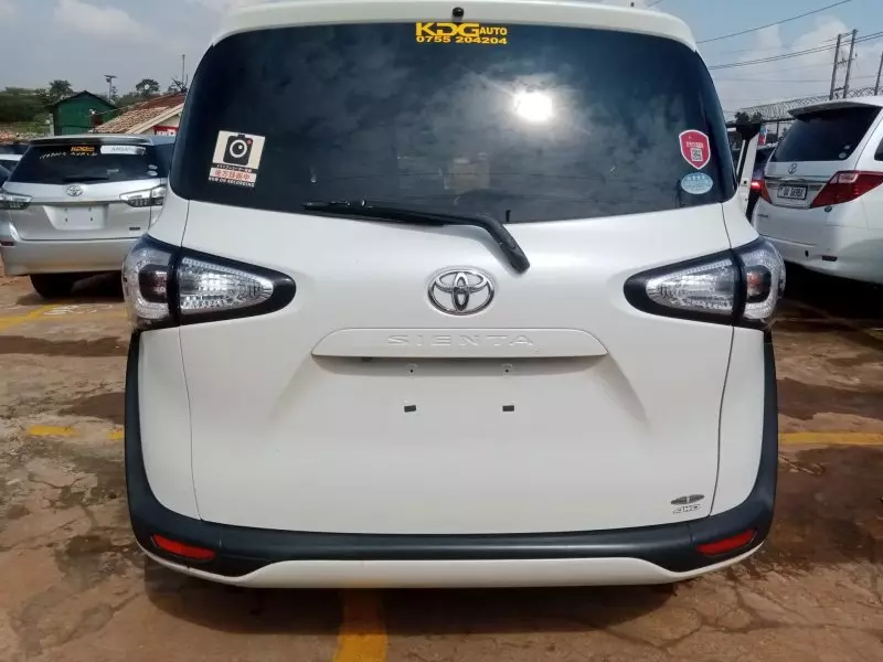 Toyota Sienta   - 2016