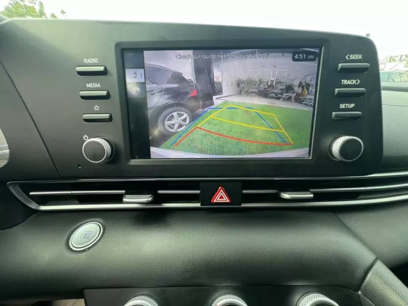 Hyundai Elantra - 2024