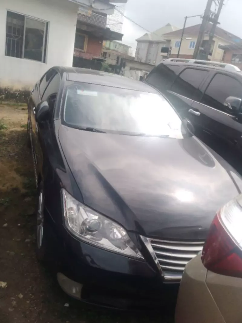 Lexus ES   - 2011