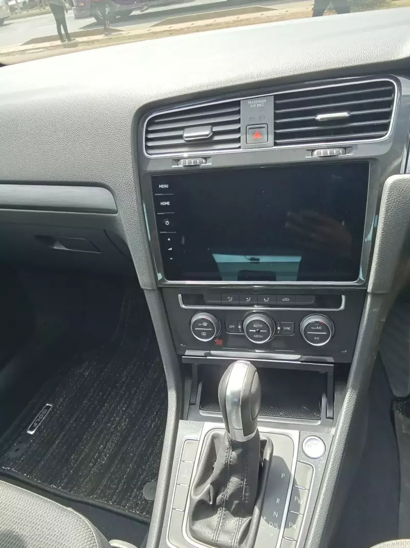 Volkswagen Golf   - 2019