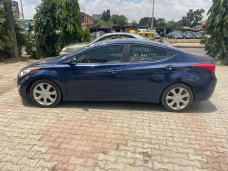 Hyundai Elantra   - 2013