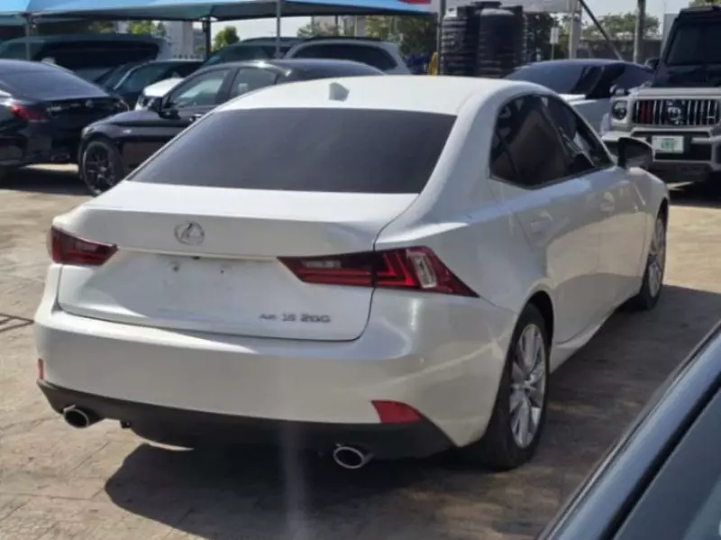 Lexus IS 200   - 2014