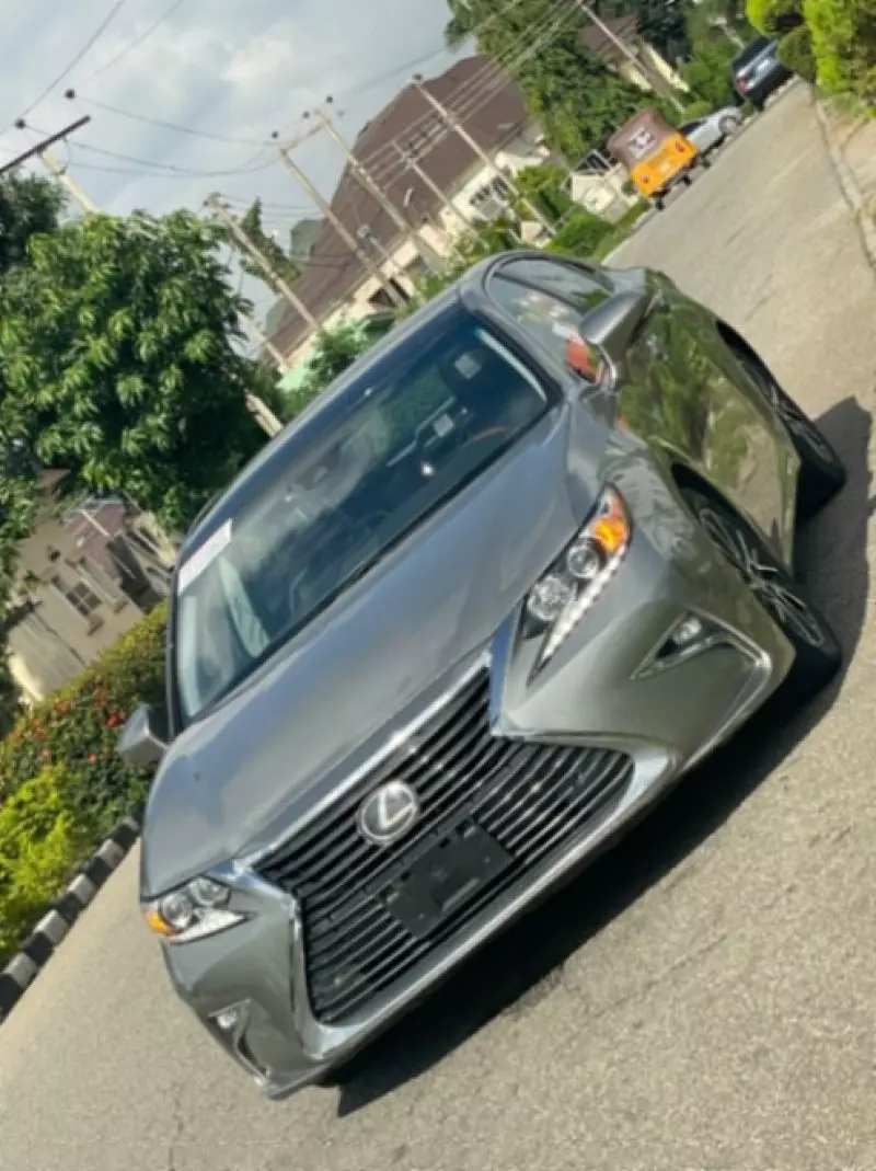 Lexus ES   - 2017