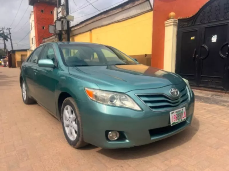 TOYOTA Camry   - 2010