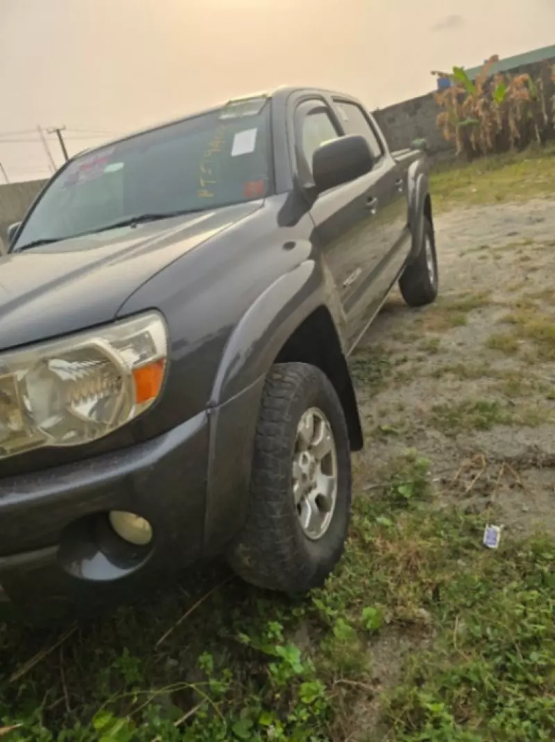 Toyota Tacoma   - 2011