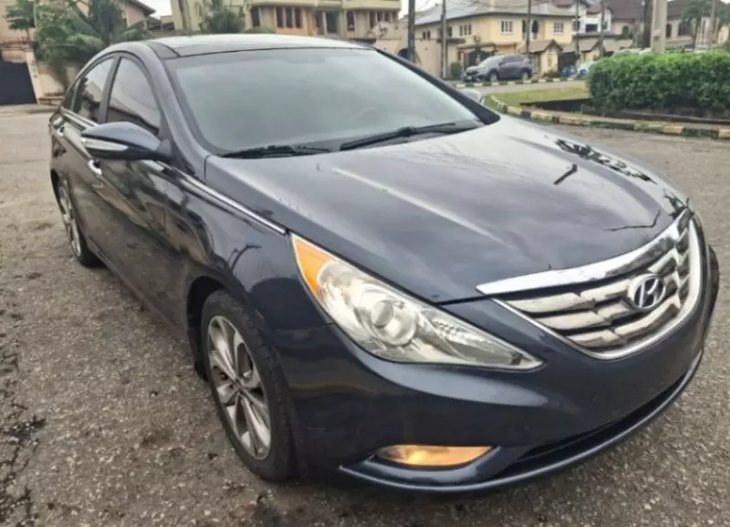 Hyundai Sonata   - 2013