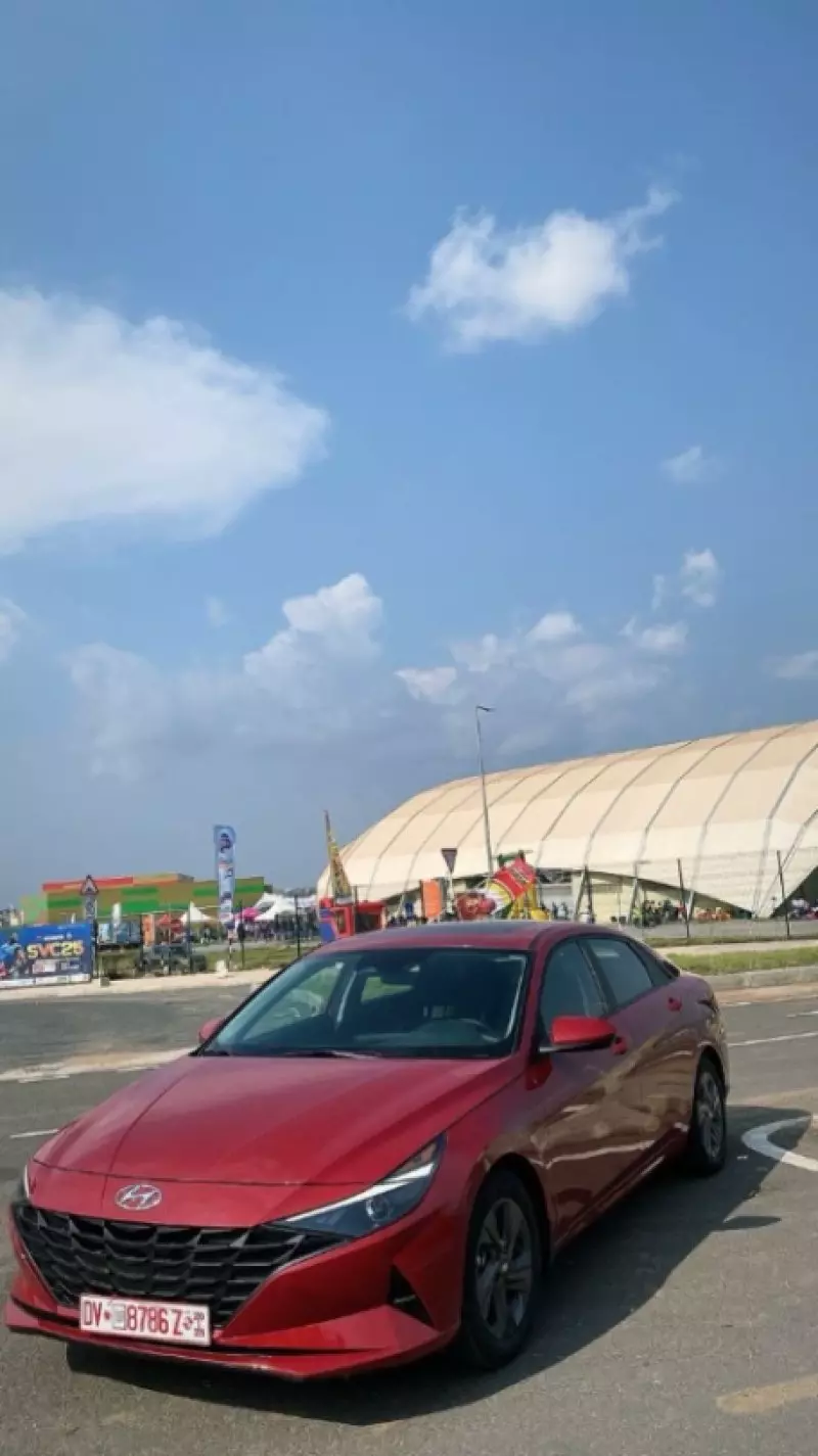 Hyundai Elantra   - 2022
