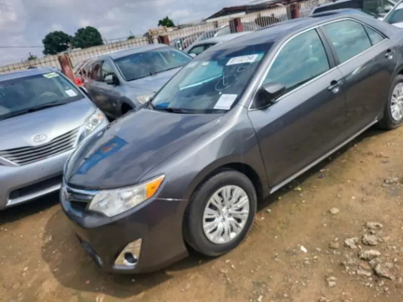 Toyota camry   - 2013