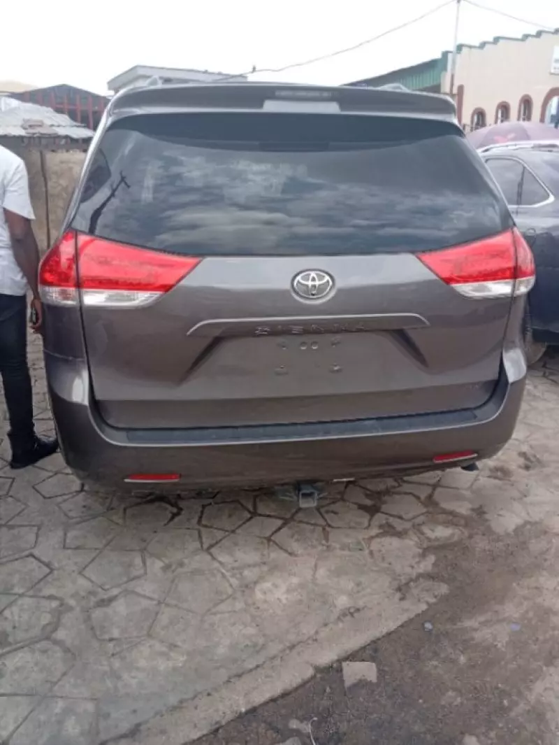 TOYOTA Sienna   - 2014