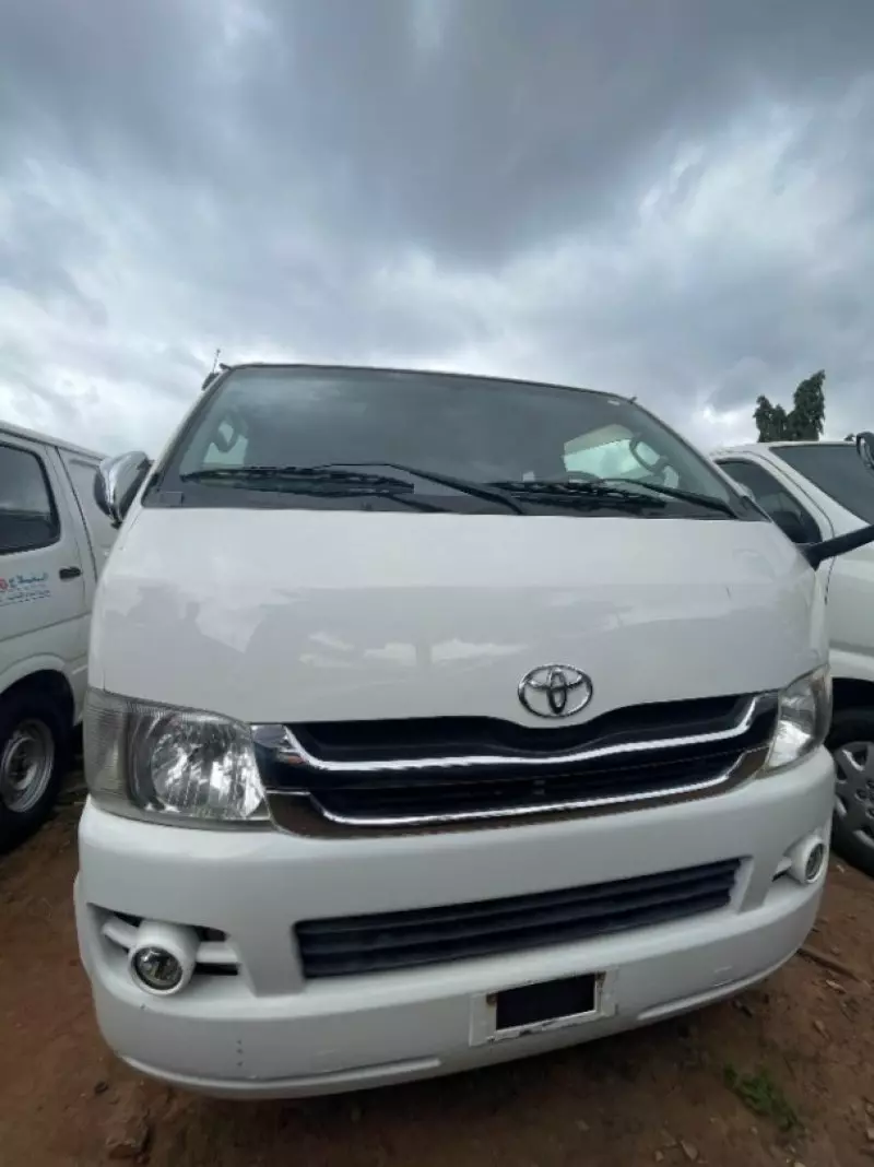 Toyota Hiace   - 2014