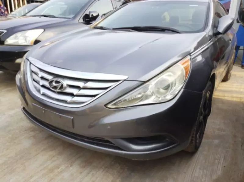 Hyundai Sonata   - 2012