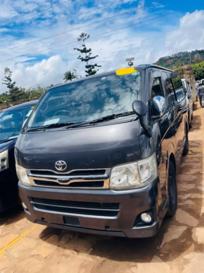 Toyota Hiace   - 2013