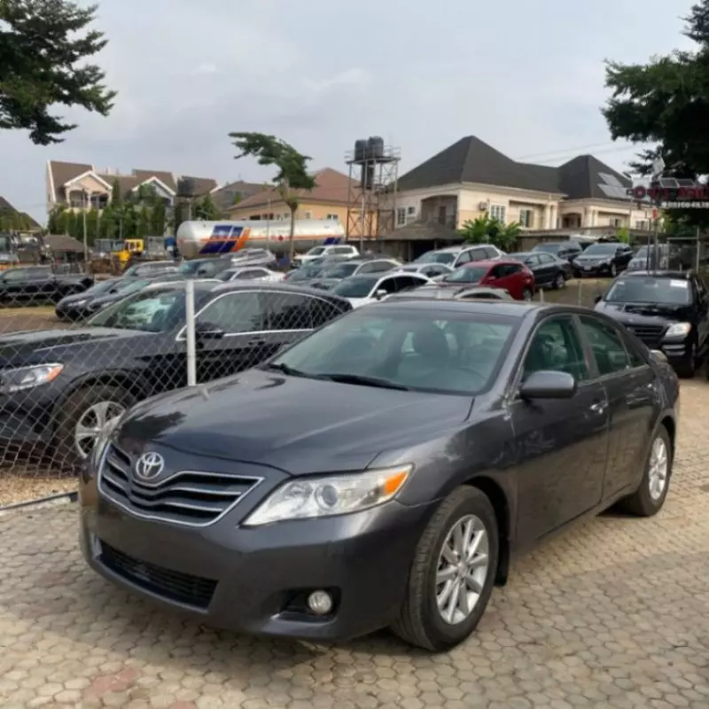 TOYOTA Camry   - 2010