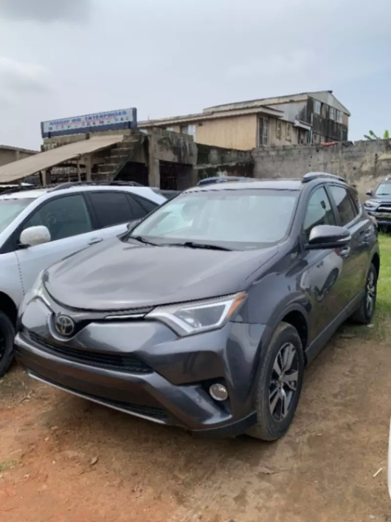 Toyota RAV 4   - 2017