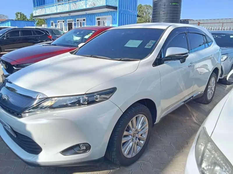 Toyota Harrier   - 2017