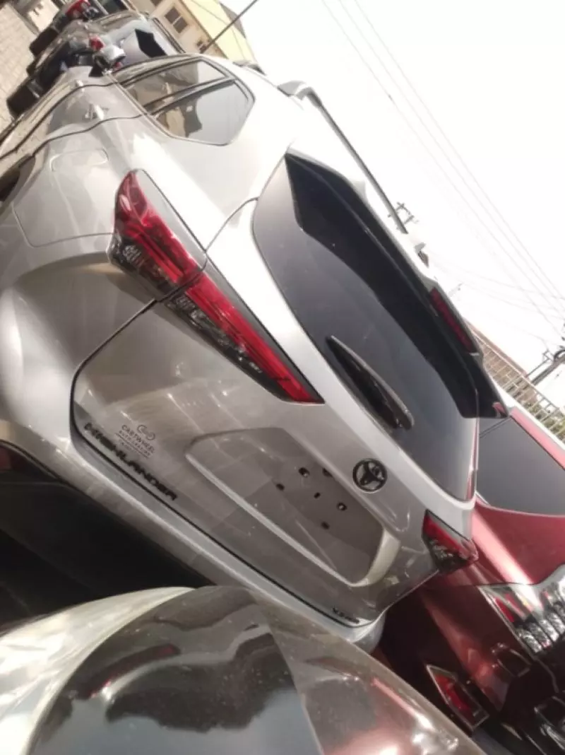 Toyota Highlander   - 2016
