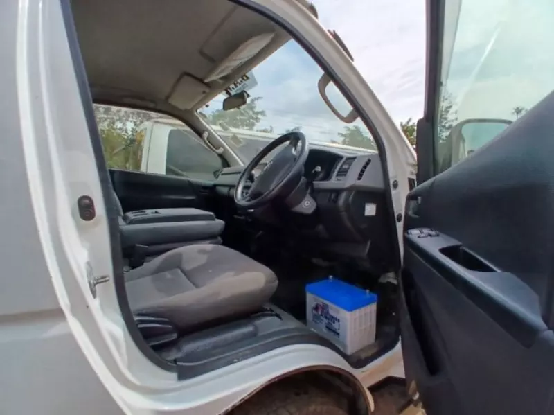 Toyota Hiace   - 2012