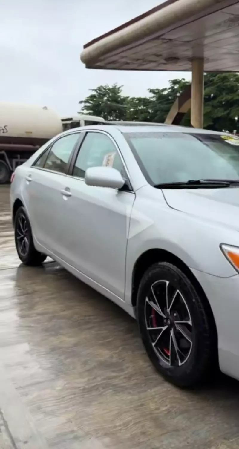 TOYOTA Camry - 2010