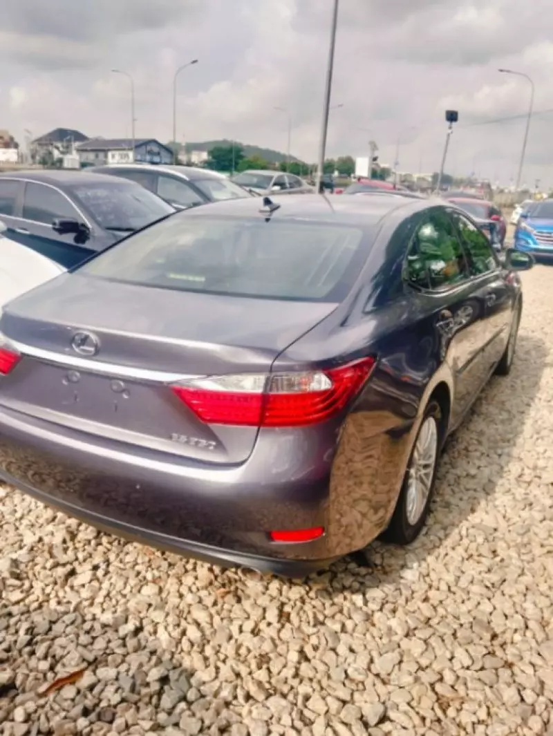 Lexus ES   - 2013