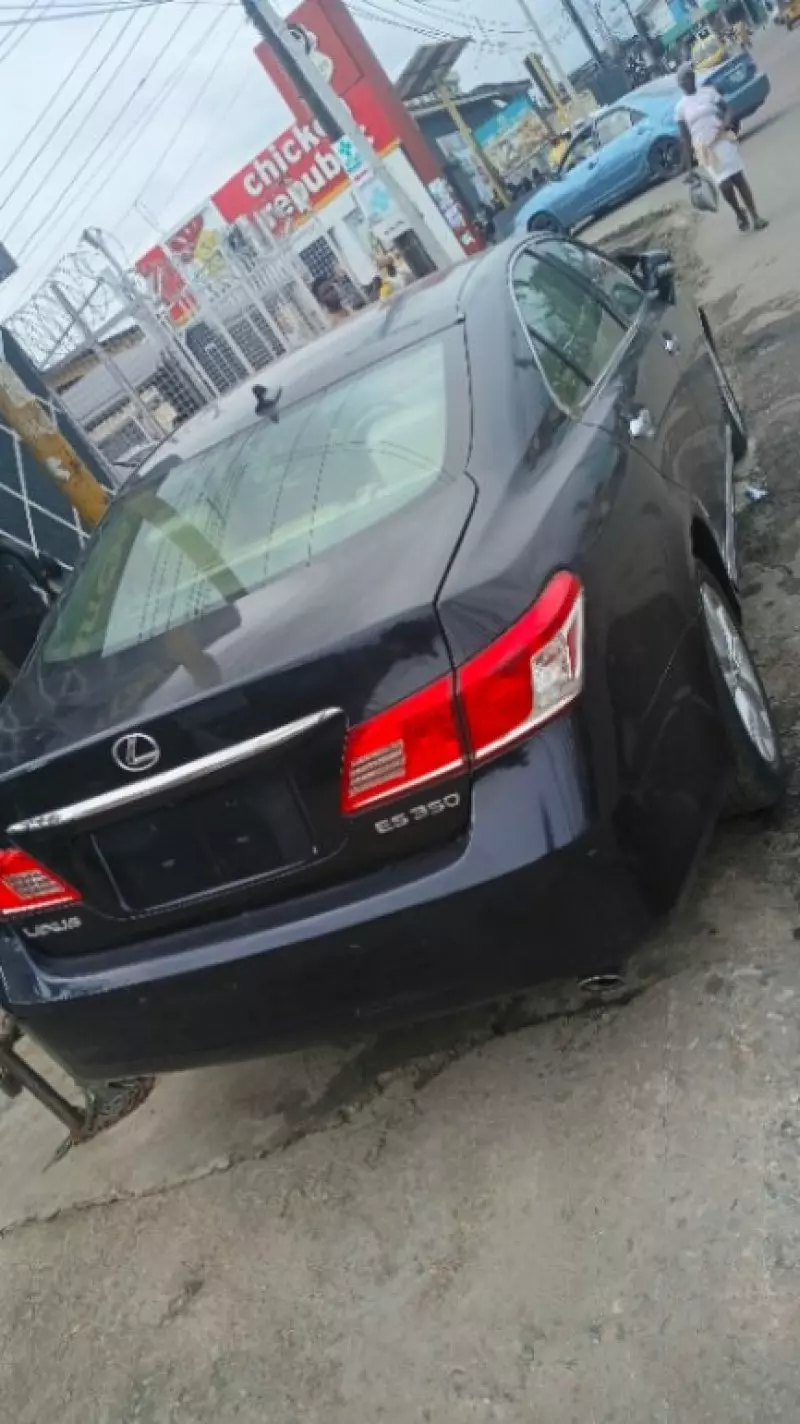 Lexus ES   - 2010