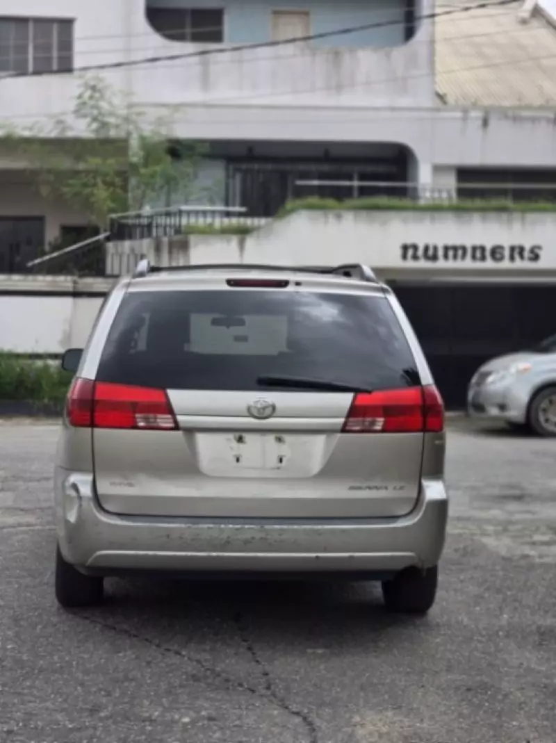 TOYOTA Sienna   - 2004