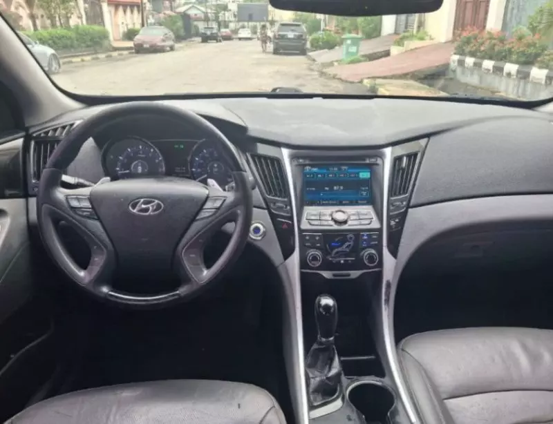 Hyundai Sonata   - 2013