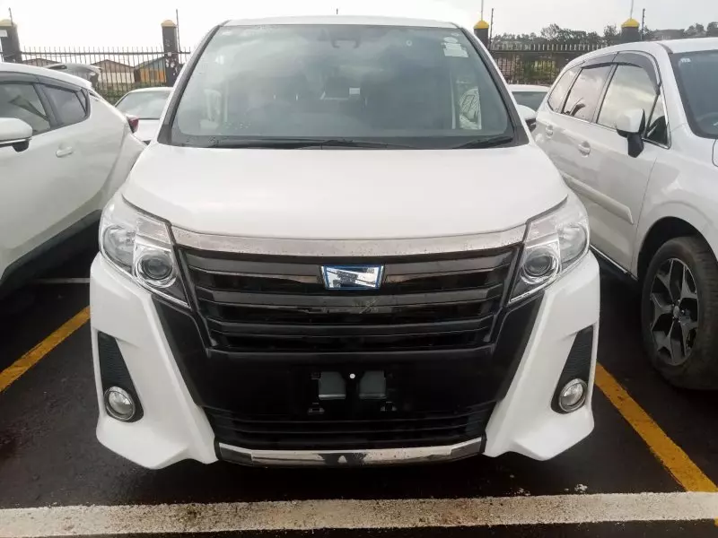 Toyota Noah Hybrid   - 2017