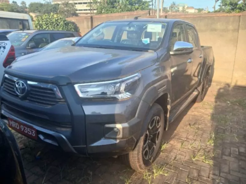Toyota Hilux   - 2025