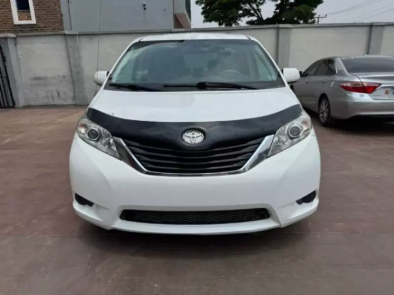 Toyota Sienna   - 2013