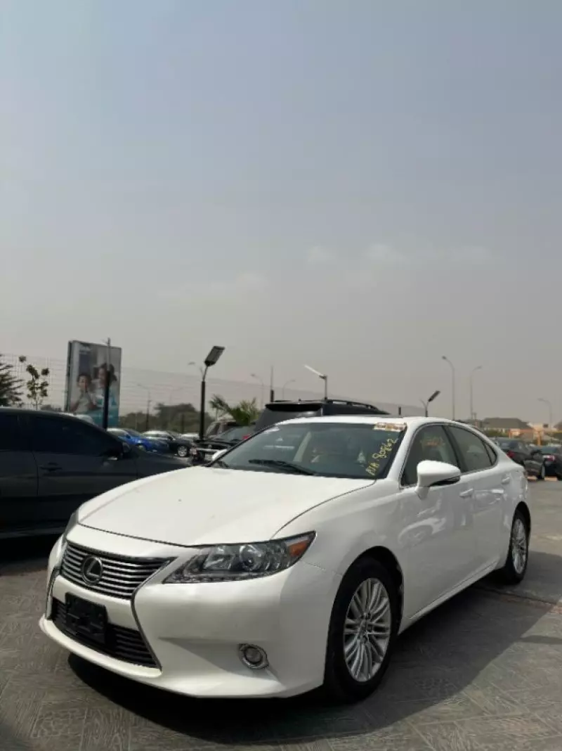 Lexus ES   - 2014