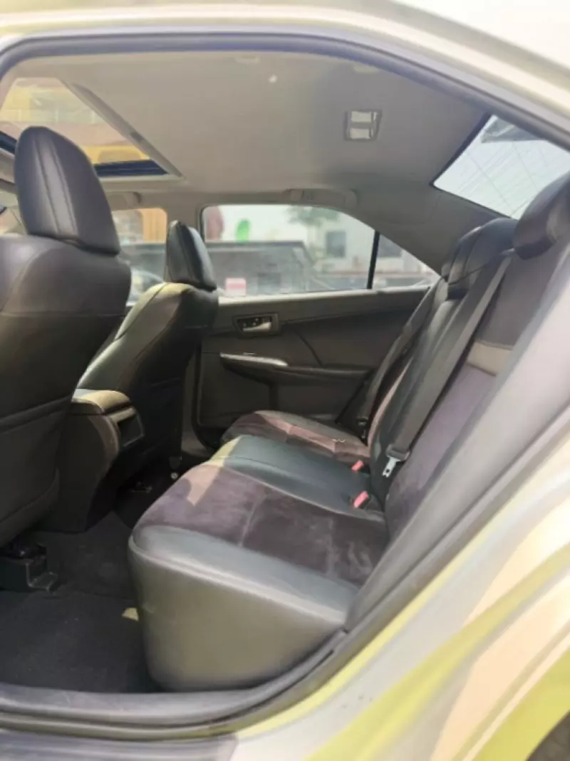 Toyota Camry   - 2012