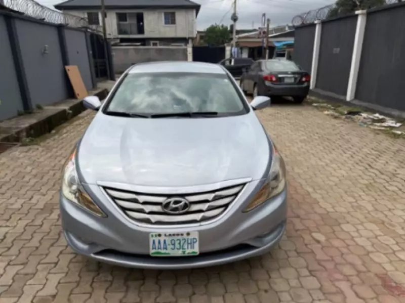 Hyundai Sonata   - 2011